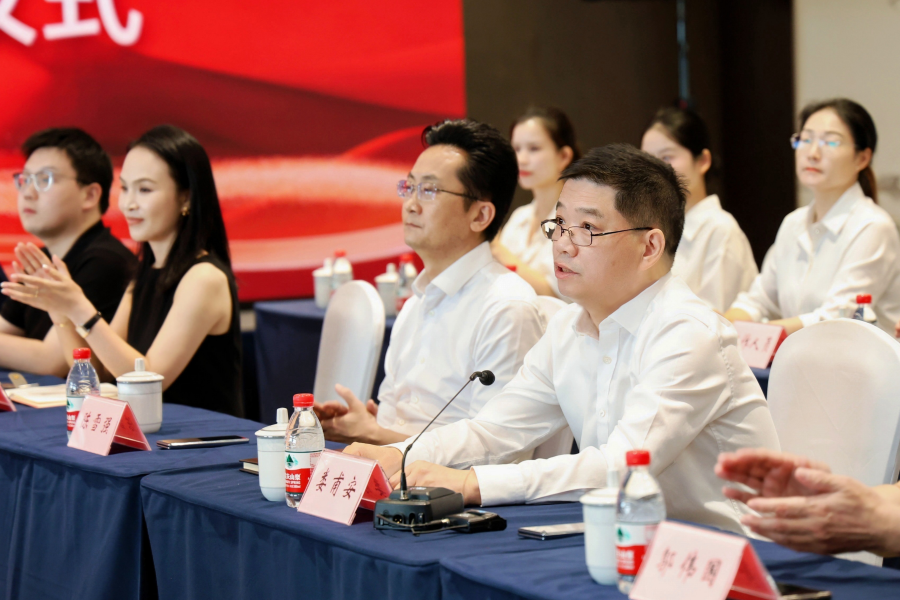 gather-the-power-of-kindness-co-create-a-better-life-deli-group-donates-10-million-rmb-to-charity-and-education-funds-5.webp